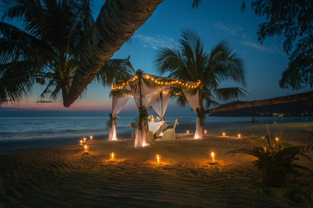 candlelight dinner on beach